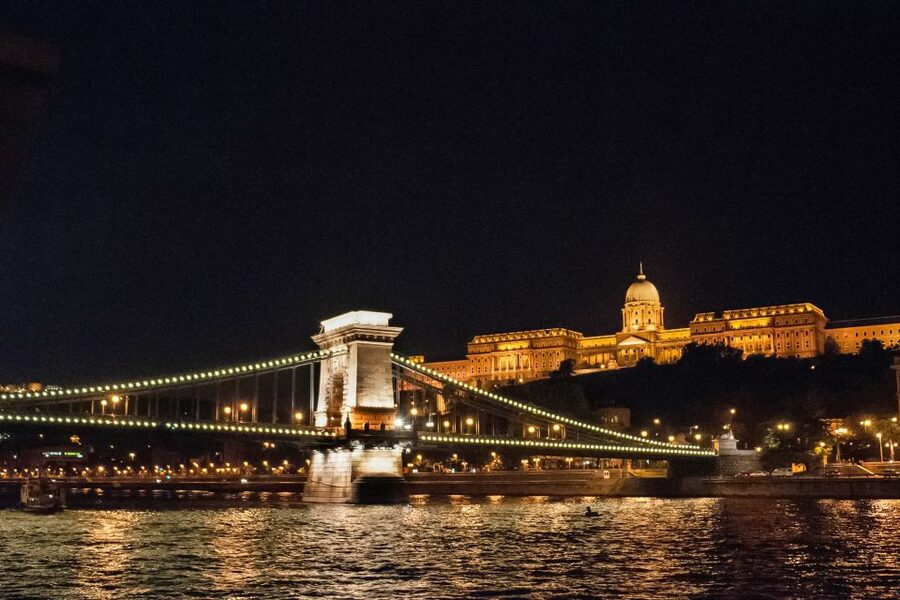 Budapest: Evening Cruise including Drinks and Live Music - Buda Castle, Fisherman’s Bastion, and Matthias Church