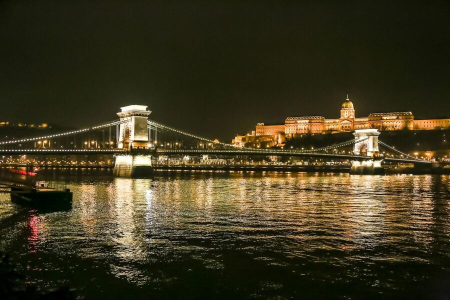 Budapest: Evening Cruise including Drinks and Live Music - Hungarian folk music, cimbalom, and song requests