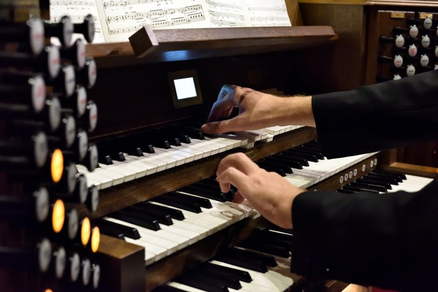 Budapest: Organ Concert in St. Stephen's Basilica - Reading the program from Mozart to Bach