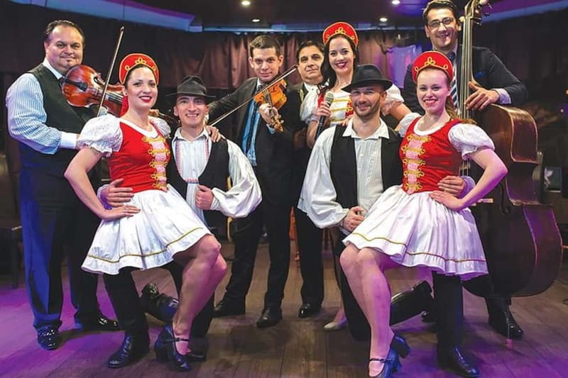 Budapest: Prosecco Dinner Cruise with Live Music - Why Budapest’s Danube looks best after dark