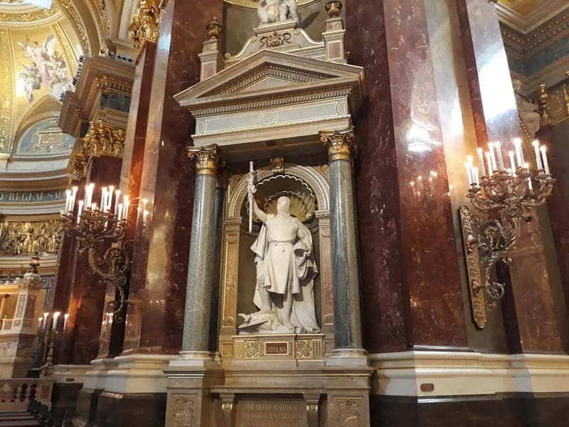Budapest: St. Stephen's Basilica Tour & Music Performance - Language, group size, and practical planning