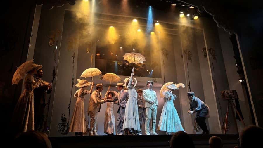 Buenos Aires: Cafe Los Angelitos Tango Show, Optional Dinner - When the lights dim and the tango begins