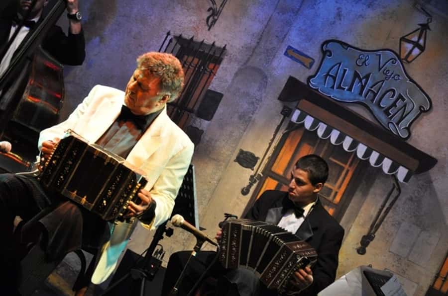 Buenos Aires: El Viejo Almacen Tango Show & optional Dinner - The tango show: precise steps, live music, and old Buenos Aires emotion