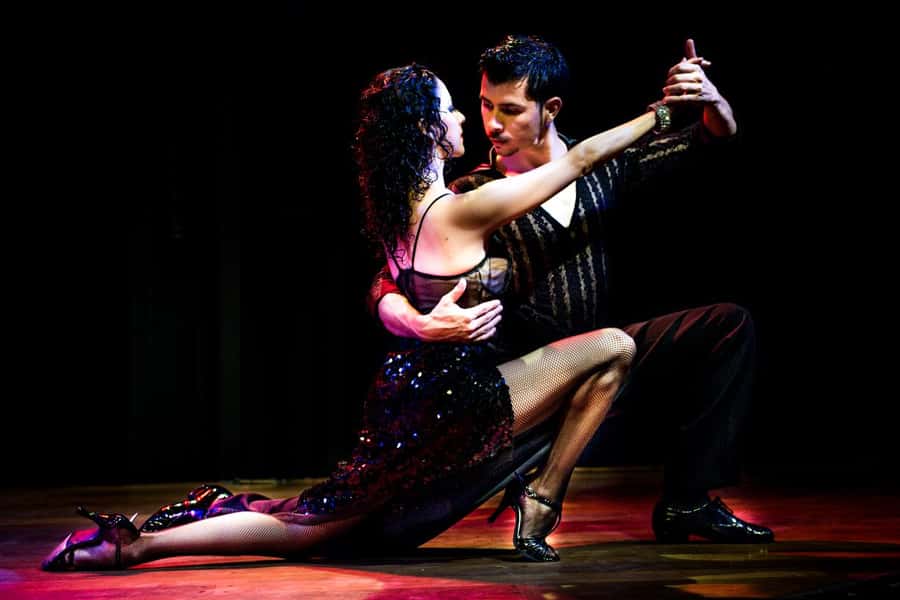 Buenos Aires Tango Show and Dinner in El Querandi - How the Dinner Fits Around the Performance