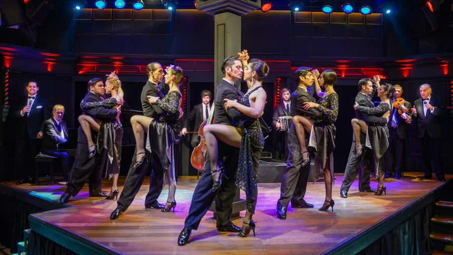 Buenos Aires Tango Show and Dinner in El Querandi - Six Dancers, Two Singers, and a Small Stage