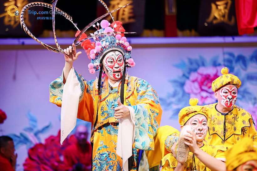 Chengdu: Sichuan Opera Face-Changing and Acrobatics Show - Why face-changing is worth seeing in Chengdu