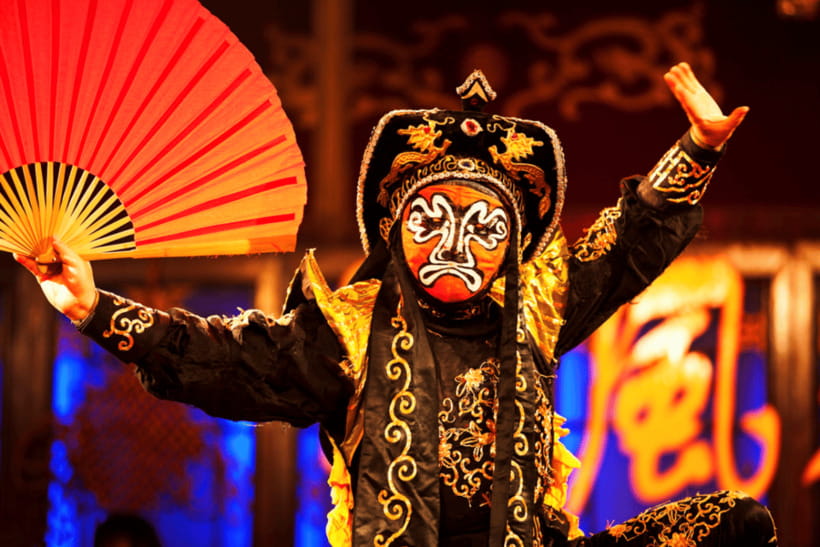 Chengdu: Sichuan Opera Face-Changing and Acrobatics Show - Who will enjoy this most