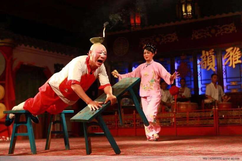 Chengdu: Sichuan Opera Show ShufengYayun & Covered Bowl Tea - Costume photos and paid extras