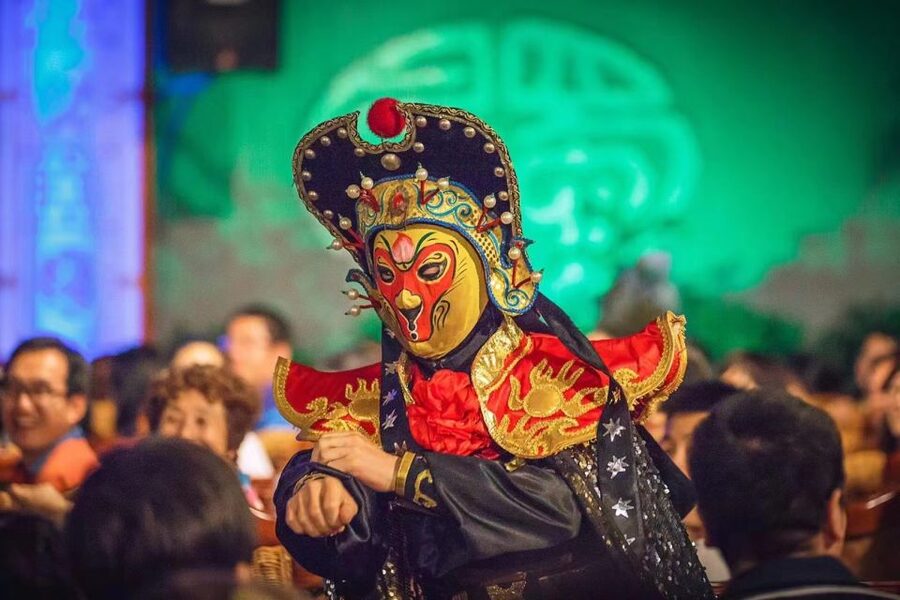 Chengdu: Sichuan Opera Shu Feng Yan Yun Evening Show Ticket - Why Sichuan Opera works so well for a first evening in Chengdu