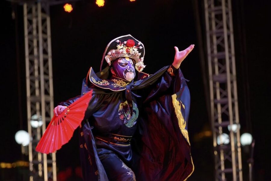 Chengdu: Sichuan Opera Shu Feng Yan Yun Evening Show Ticket - Tea, snacks, and the relaxed teahouse rhythm