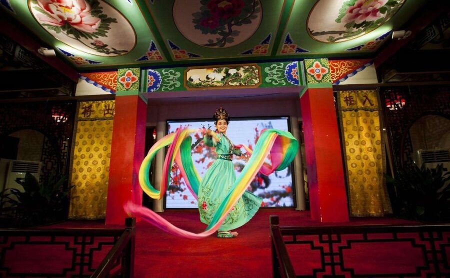 Chengdu: Sichuan Opera Shu Feng Yan Yun Evening Show Ticket - Why front seats are worth considering