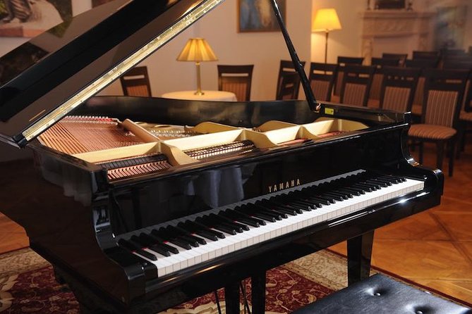 Chopin Piano Concert at Chopin Gallery with a Glass of Wine - What happens during the one-hour program