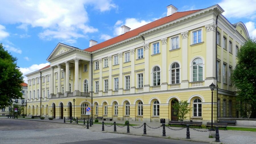 Chopin Tour in Warsaw with Skip-the-line Museum & Concert - What the private guide adds