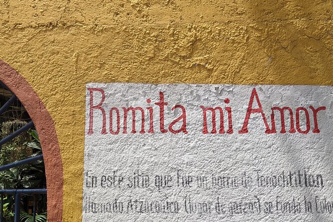 Colonia Roma Musical Walking Tour - Corridos and crime reporting on Avenida Álvaro Obregón
