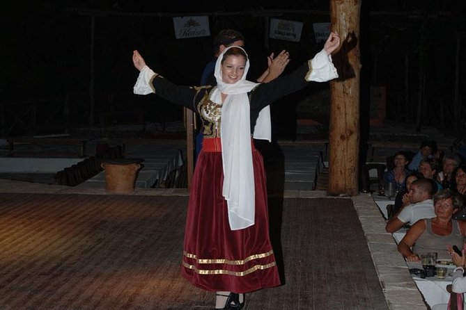 Cretan Folklore Night with Live Music, Dance, and Greek Dinner - Hotel Pickup Across Northern Crete