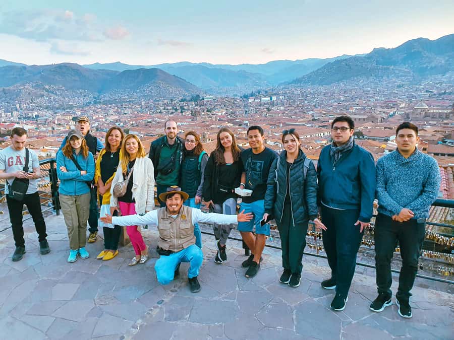 Cusco: Historic Walking Tour with Pisco Sour and Music Show - Guides, languages, and group size