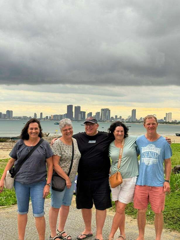 Da Nang City Street Food Tour With Live Music Tien Sa Show - Seeing Dragon Bridge and Da Nang after dark