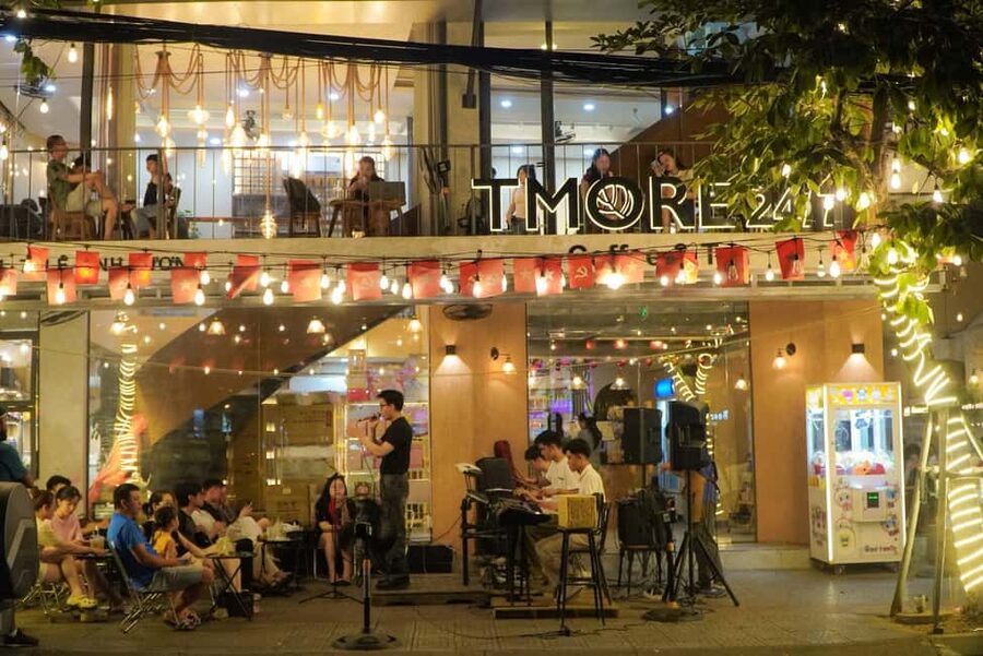 Da Nang: Michelin Food Tour with Live Music - A food walk that connects Vietnam’s regions