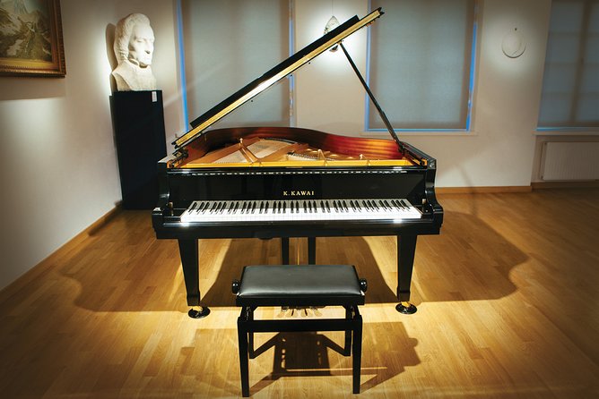 Daily live piano Chopin's concerts at 6:30 pm in the Warsaw Archdiocese Museum - Chopin at 6:30 pm in Warsaw’s Old Town