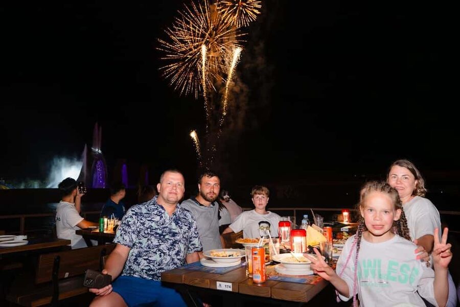 Dinner with Symphony Show And Firework Of Kiss Of The Sea - Who will enjoy this night most