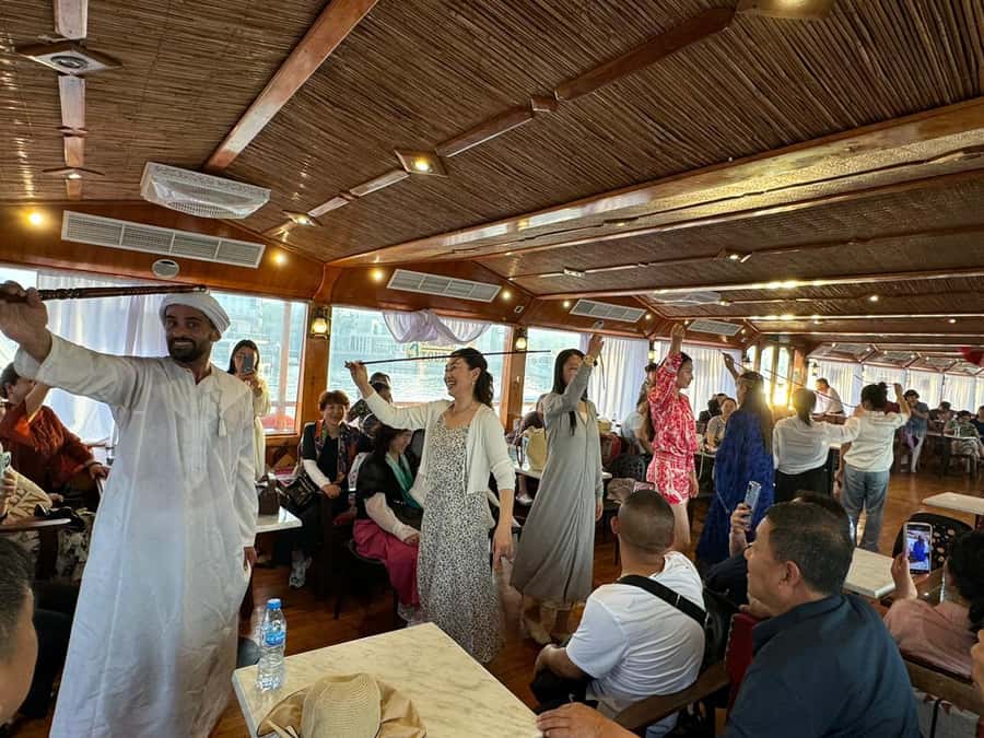 Dubai: Luxury Dinner Cruise with Live Music - Key points before you book