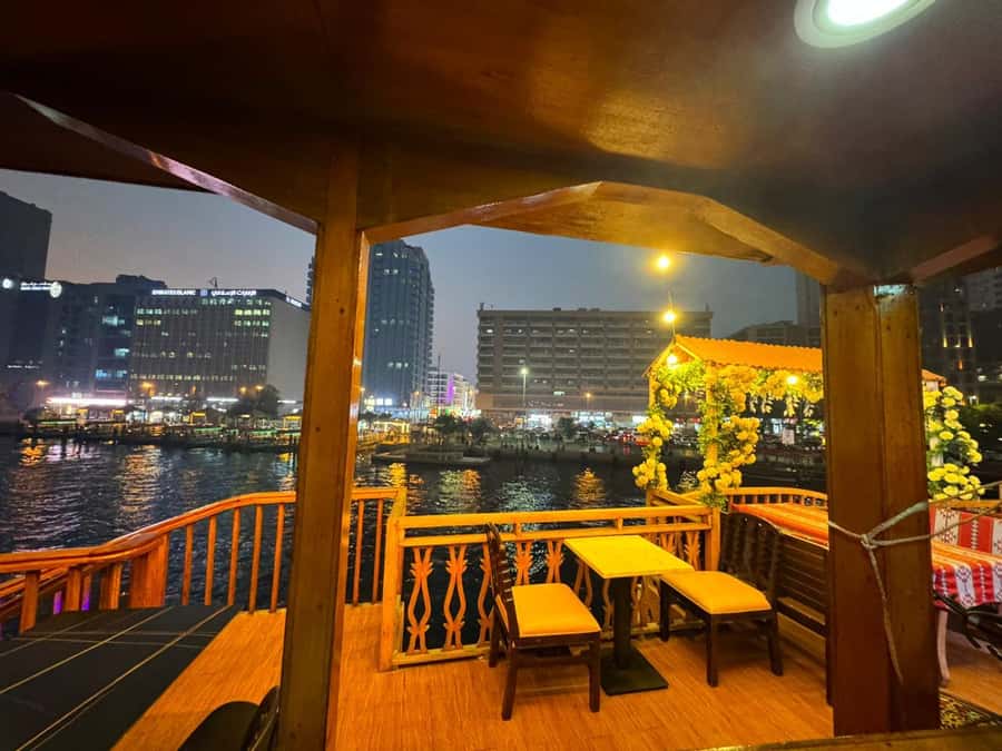Dubai: Luxury Dinner Cruise with Live Music - Tanoura dancing and live music onboard