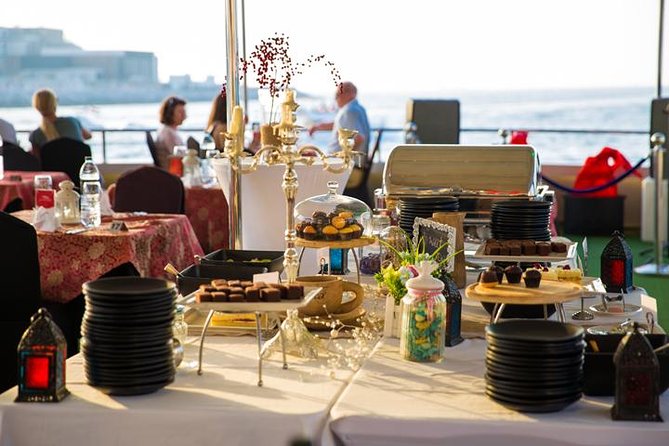 Dubai Marina Dinner Cruise with Live Music & Open Bar - Why this cruise works for a Dubai evening