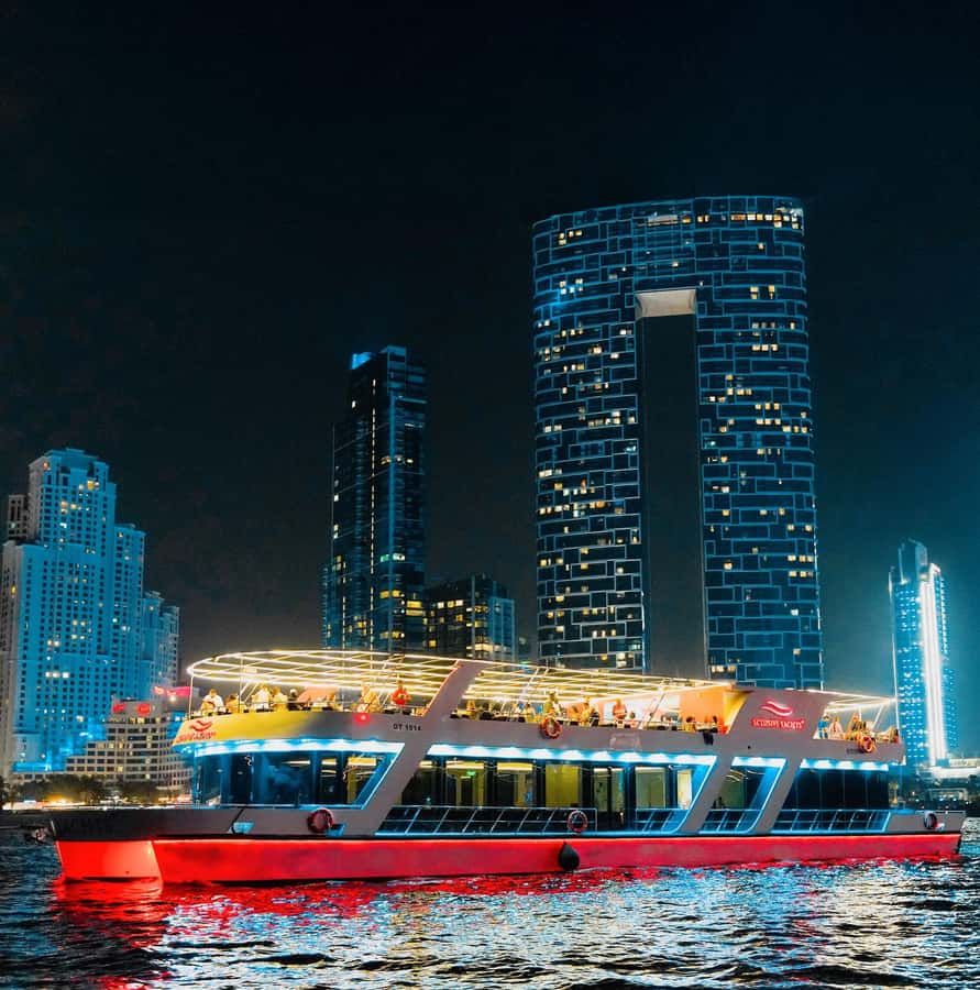 Dubai: Sunset or Dinner Cruise with Live Music & Open Bar - The boat and the seating question