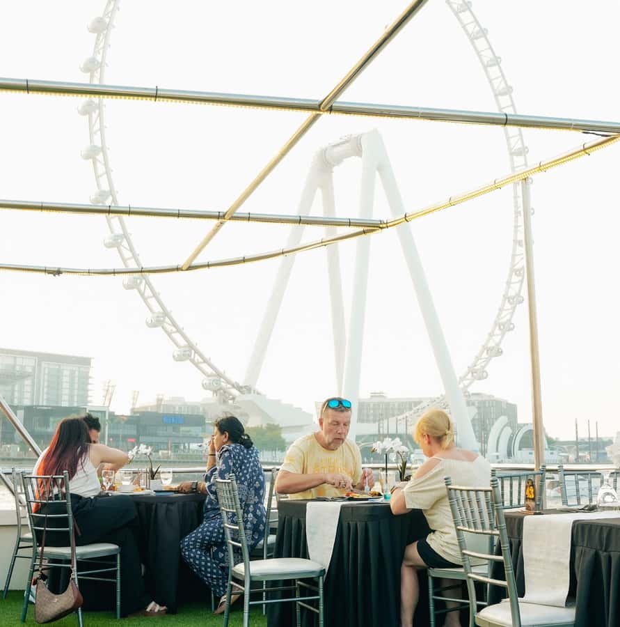Dubai: Sunset or Dinner Cruise with Live Music & Open Bar - Live music and the mood onboard