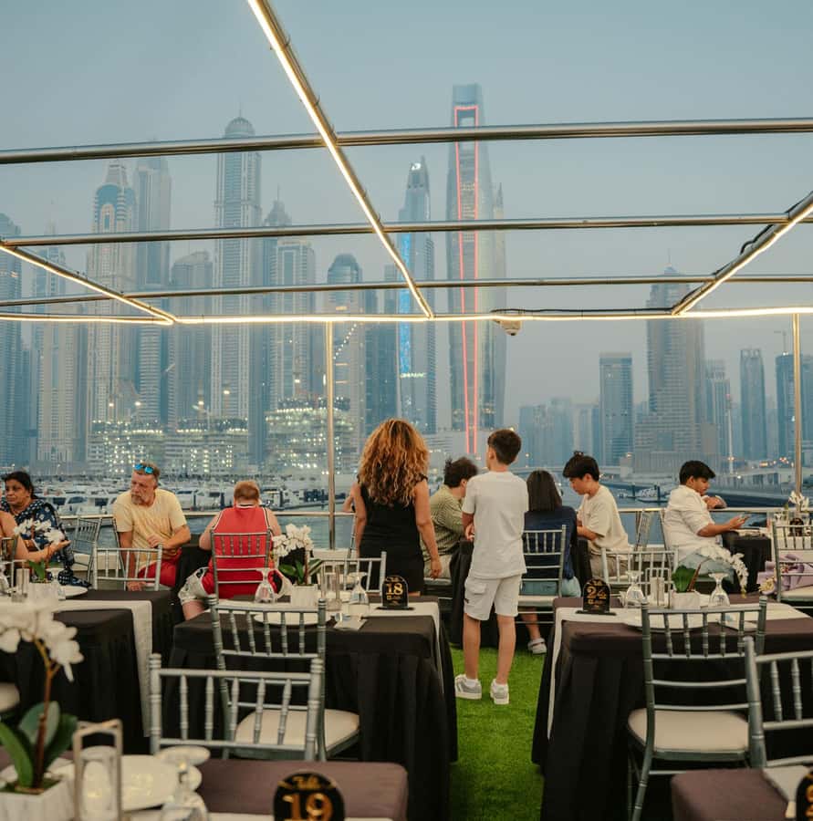 Dubai: Sunset or Dinner Cruise with Live Music & Open Bar - Following the route from marina to harbour