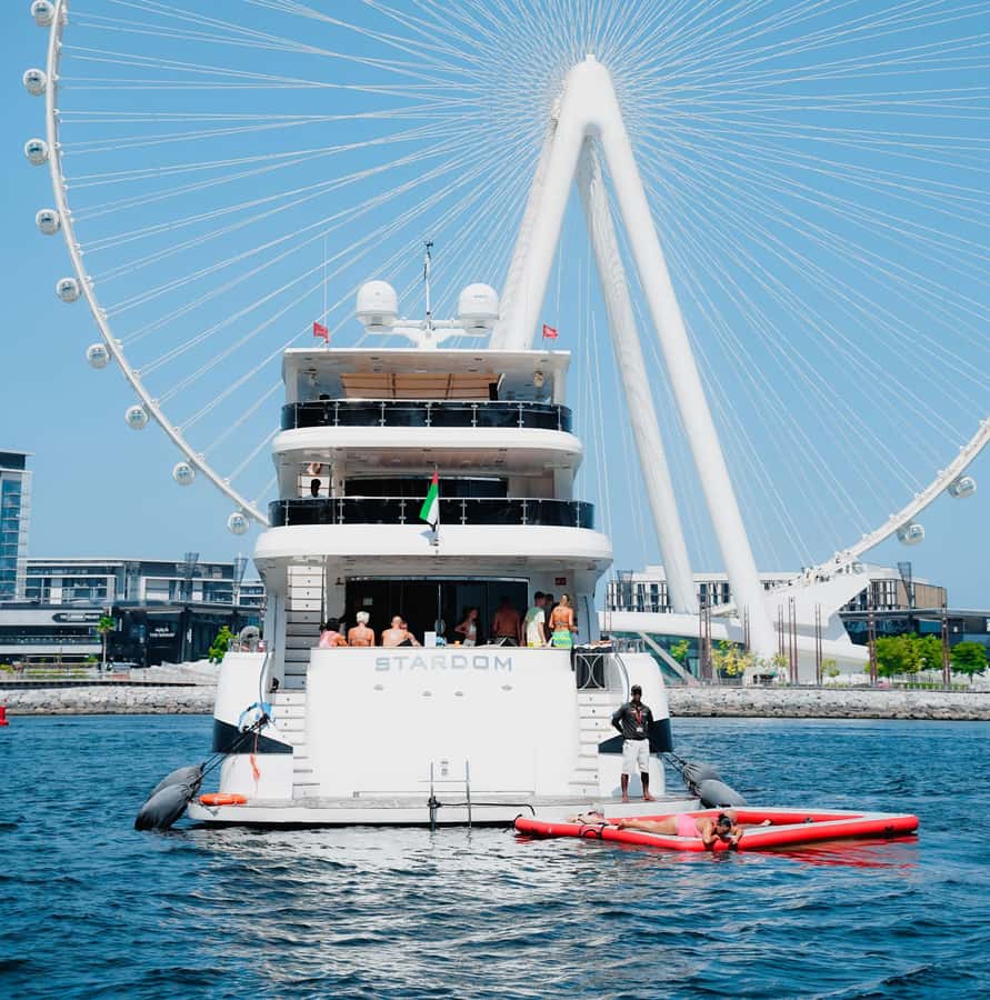 Dubai: Superyacht Experience with Live Music & Drinks - Boarding at Dubai Harbour