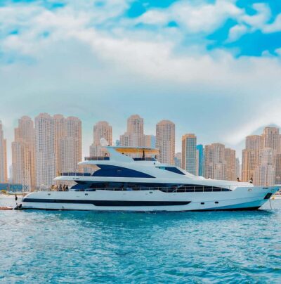 Dubai: Superyacht Experience with Live Music & Drinks