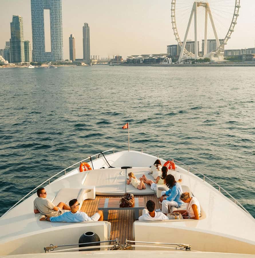 Dubai: Superyacht Experience with Live Music & Drinks - The drink station and what all-inclusive really means