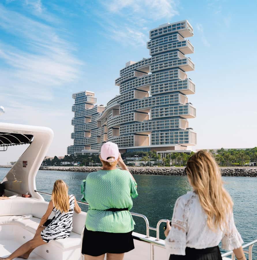 Dubai: Superyacht Experience with Live Music & Drinks - Sailing past JBR, Palm Jumeirah, and Ain Dubai