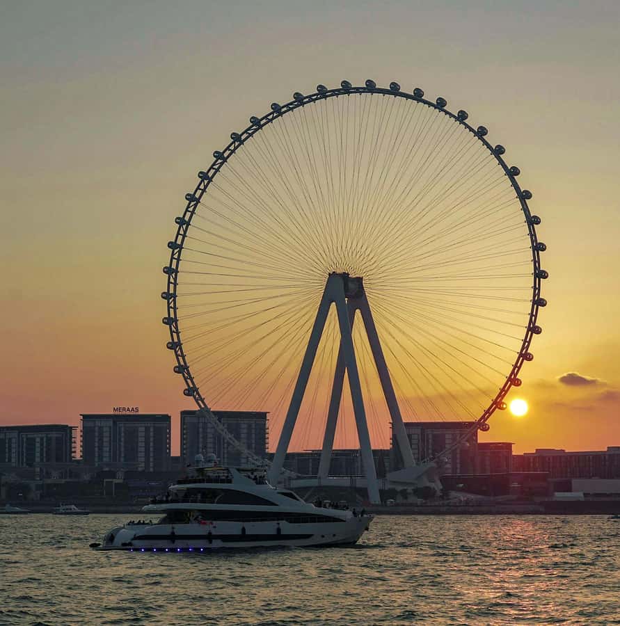 Dubai: Superyacht Experience with Live Music & Drinks - How the music changes the mood