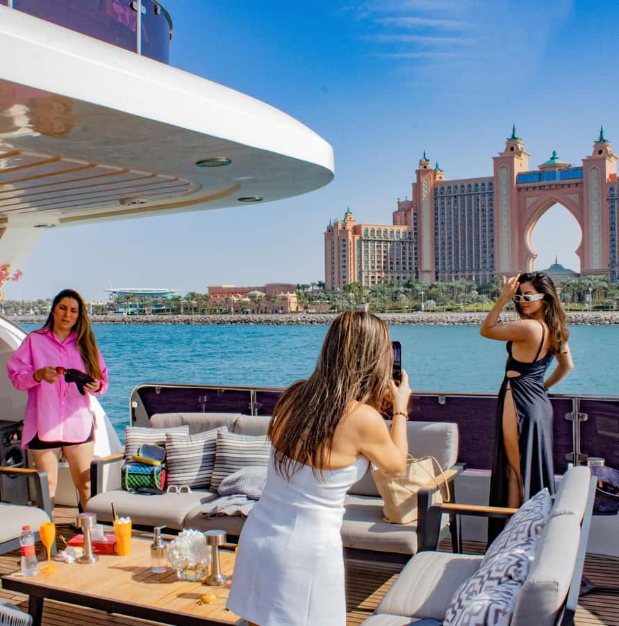 Dubai: Superyacht Experience with Live Music & Drinks - Is $113 good value?