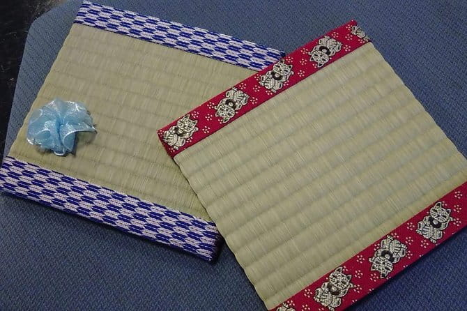 Easy for everyone! Now you can play handmade mini shamisen and show off to everyone! Musical instruments, sweets and live music - Who will enjoy this workshop most