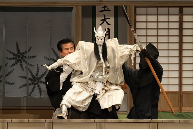 Experience the Asakusa Kabuki Opera Show! - An Interactive Show Rather Than a Formal Recital