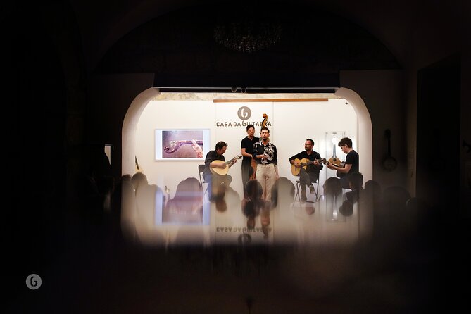 Fado by Casa da Guitarra - What the show does not provide