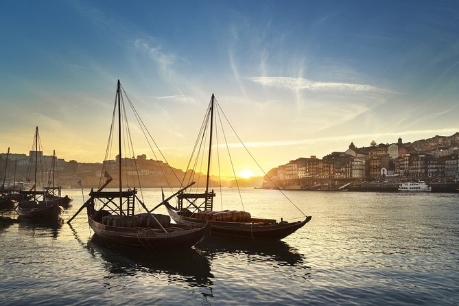 Fado Dinner Show and Night Lights Tour in Porto - What the evening usually looks like