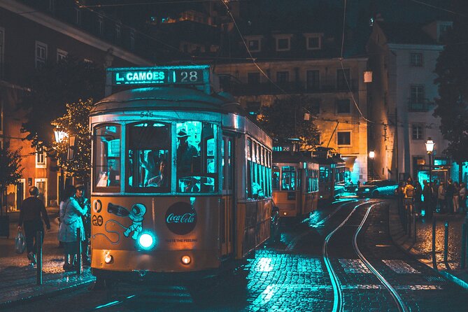 Fado Half Day Guided Tour with Dinner and Live Show in Lisbon - Dinner with a typical Portuguese menu