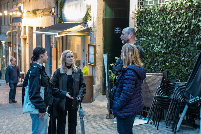 Fado Half Day Guided Tour with Dinner and Live Show in Lisbon - What the guide adds to the evening