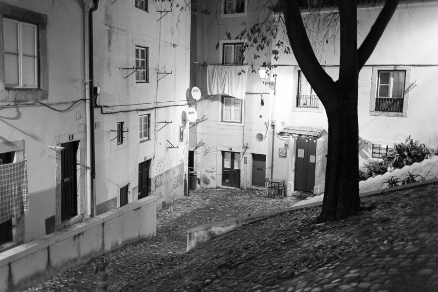 Fado: Musical Walking Tour with Food & Live Show - Who should book this experience?