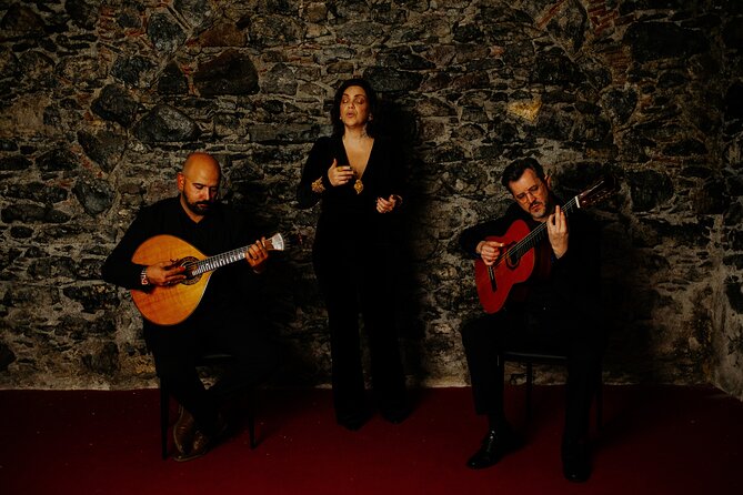 Fado Show with Wine and History in Madeira - What happens during the 50-minute performance