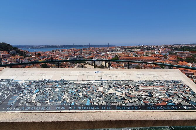 Fado TukTuk Tour 120 mins (Max 4 people) - A brief stop at the monument to Portuguese heroes