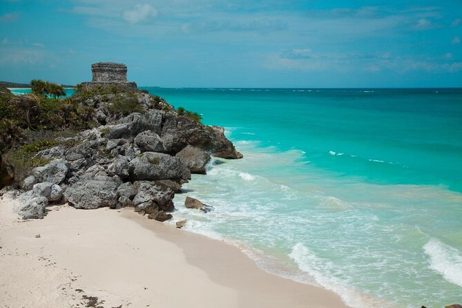 Feel the love on a romantic dinner at Cancun sea, with live music and open bar. - A Spanish galleon on Laguna Nichupte