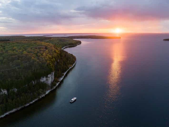 Fish Creek, WI: Sunset Live Music Cruise - Music and commentary keep the ride moving