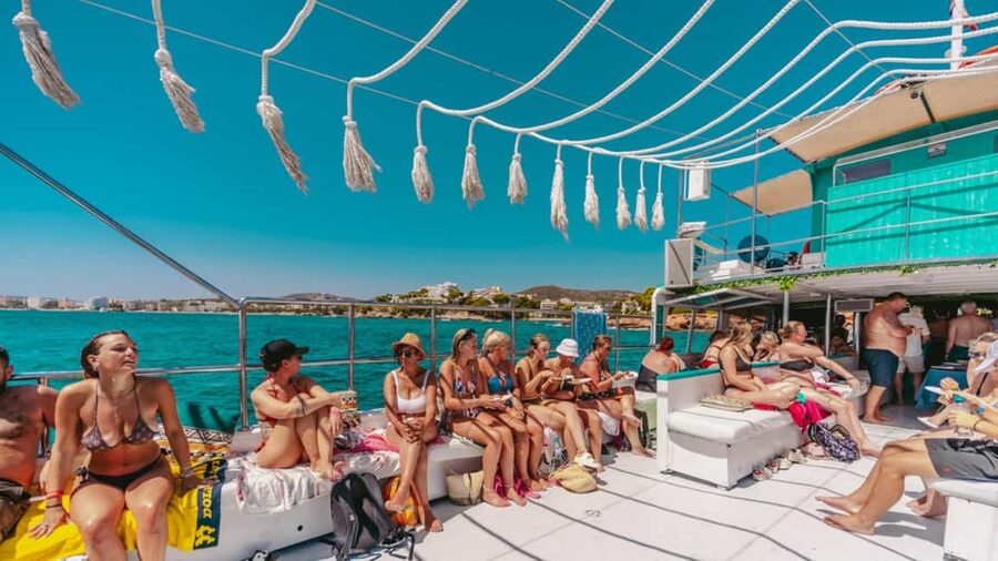 From Magaluf: Palma Bay Sightseeing Cruise with Live Music - A relaxed cruise with a surprisingly good soundtrack
