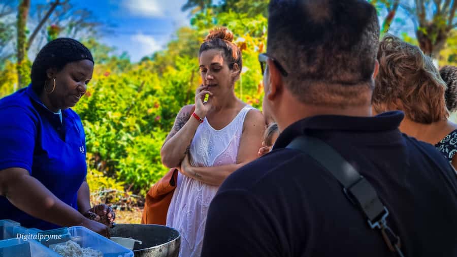 Gastronomic and musical experiences in San Andres Rondontour - Cooking rondón over a wood fire