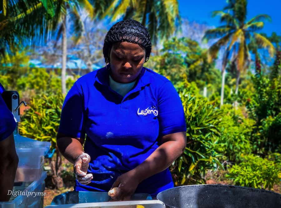 Gastronomic and musical experiences in San Andres Rondontour - A short island bus ride and local snacks